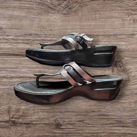 Cole Haan/ Nike Air Women's Silver and Black Sandals Size 7 - Picture 3 of 7